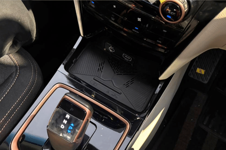 Mahindra Xuv 3xo Ev Wireless Phone Charging Mahindra Xuv 3xo Ev Wireless Phone Charging