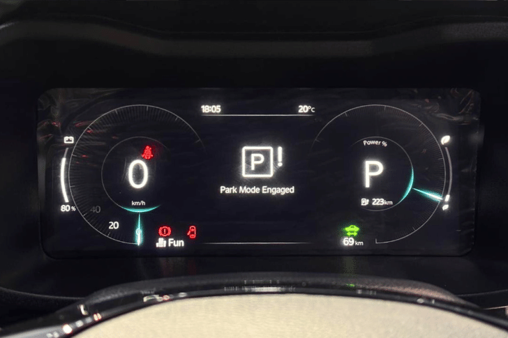 Mahindra Xuv 3xo Ev Instrument Cluster