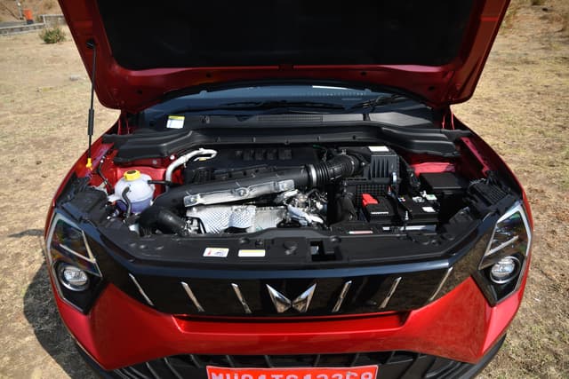 Open Bonnet Engine Shot Image - 280