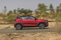 Mahindra Xuv 3xo Front Right Three Quarter