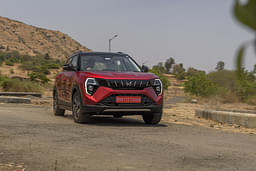 Mahindra Xuv 3xo Front Right Three Quarter