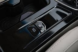 Mahindra Xuv 3xo Console Storage