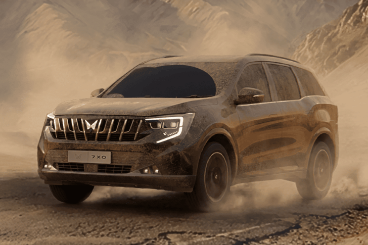 Mahindra Xuv 7xo Front Right Three Quarter