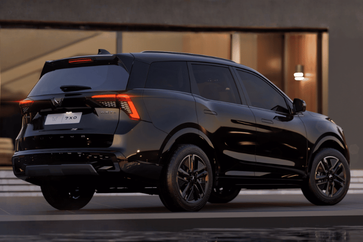 Mahindra Xuv 7xo Rear Right Three Quarter