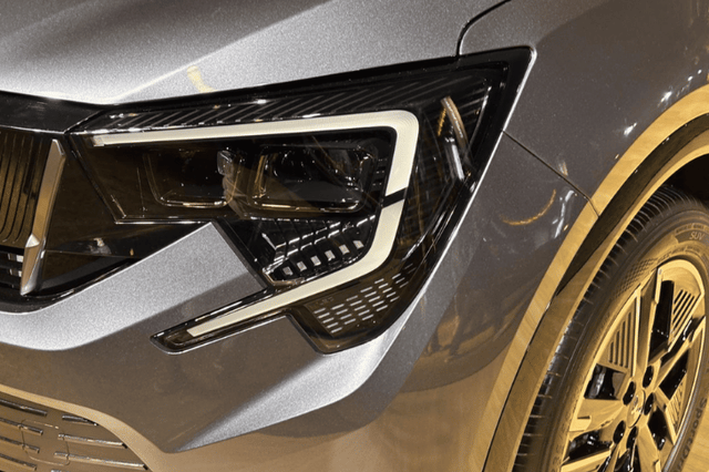 Automatic Head Lamps Image - 31569