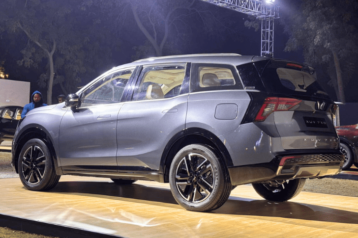  Mahindra XUV 7XO