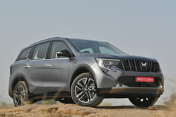 Mahindra Xuv 7xo Front Left Three Quarter