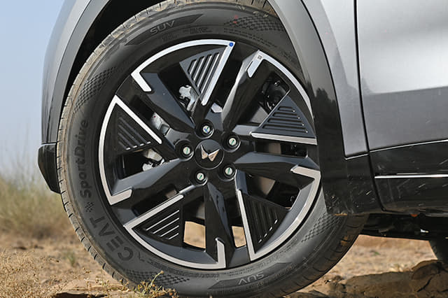 Color Black, Silver Image - 31748