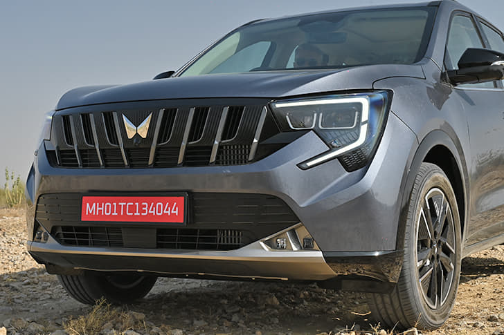 Mahindra Xuv 7xo Front Left Three Quarter