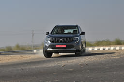 Mahindra Xuv 7xo Front Right Three Quarter
