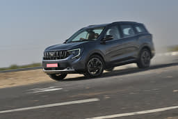 Mahindra Xuv 7xo Front Right Three Quarter