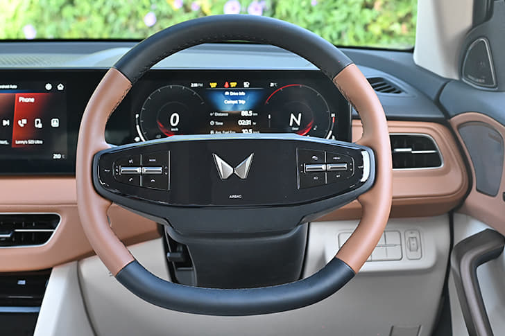 Mahindra Xuv 7xo Infotainment System