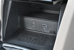 Mahindra Xuv 7xo Front Charging Outlet Type Usb Type A, Usb Type C, Usb Type A And C