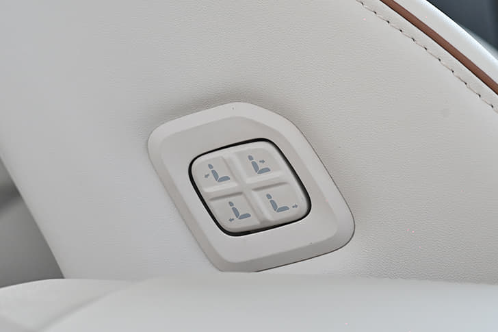 Mahindra Xuv 7xo Door Controls