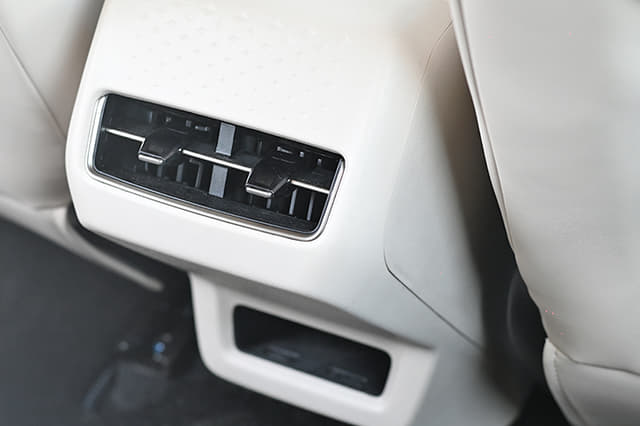 2nd Row Ac Vent Image - 31723