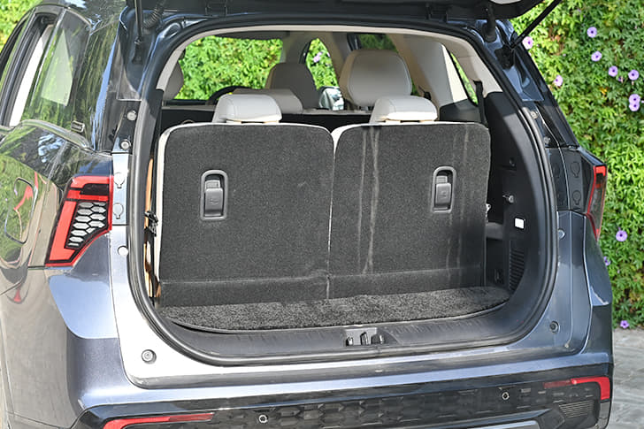 Mahindra Xuv 7xo Rear View