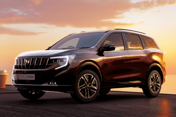 Mahindra Xuv 7xo Front Right Three Quarter