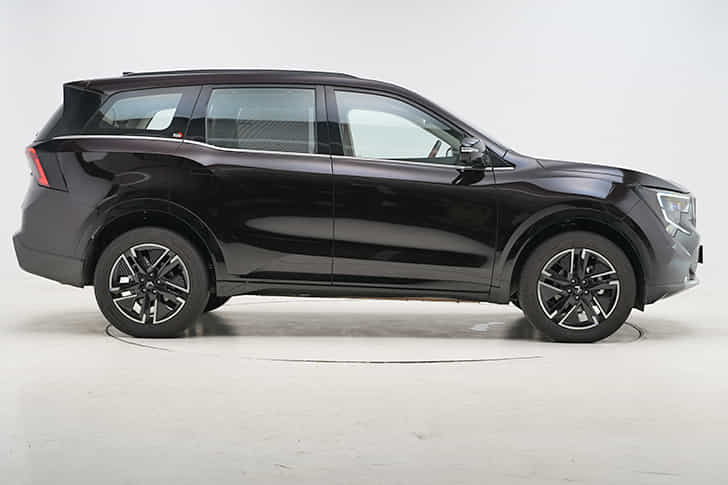Mahindra XUV 7XO