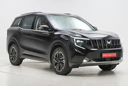 Mahindra Xuv 7xo Front Left Three Quarter
