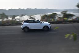 Mahindra Xuv400 Color White