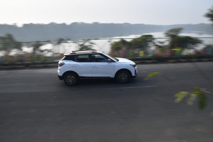 Mahindra Xuv400 Color White
