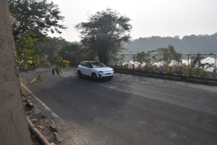 Mahindra Xuv400 Front Right Three Quarter