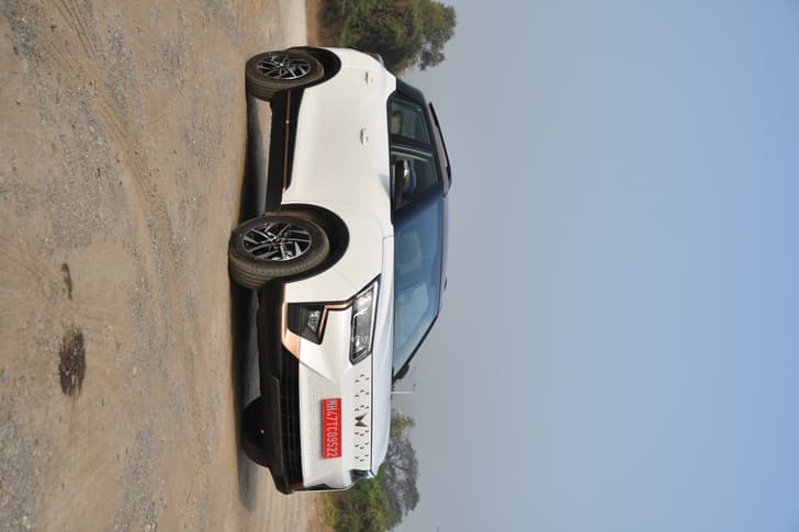 Mahindra Xuv400 Front Right Three Quarter
