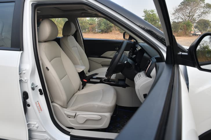 Mahindra Xuv400 Front Row Seats