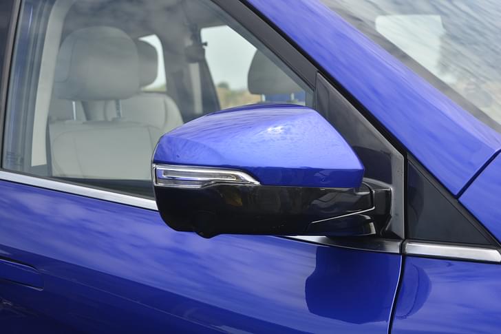 Mahindra Xuv700 Color Blue