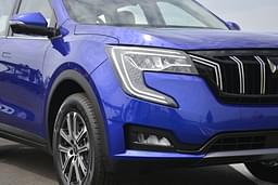 Mahindra Xuv700 Front Right Three Quarter
