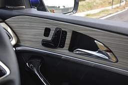Mahindra Xuv700 Door Controls