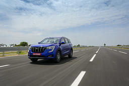 Mahindra Xuv700 Front Left Three Quarter