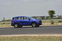 Mahindra Xuv700 Front Right Three Quarter