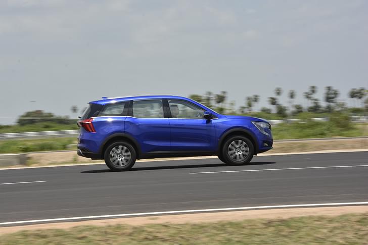 Mahindra Xuv700 Color Blue