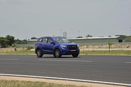 Mahindra Xuv700 Front Right Three Quarter