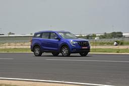 Mahindra Xuv700 Front Left Three Quarter