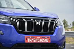 Mahindra Xuv700 Front View