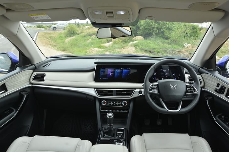 Mahindra Xuv700 Dashboard