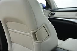 Mahindra Xuv700 Color Beige