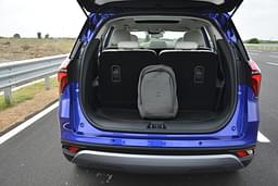 Mahindra Xuv700 Rear View