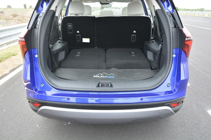 Mahindra Xuv700 Rear View