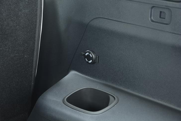Mahindra Xuv700 Charging Ports