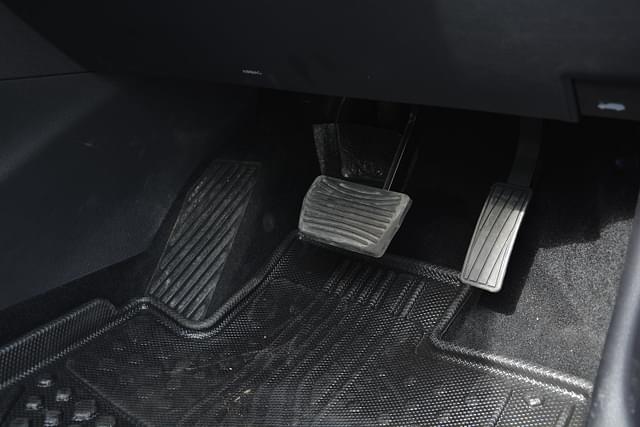 Foot Controls Image - 8091