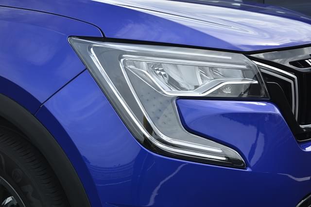 Headlight Image - 8110