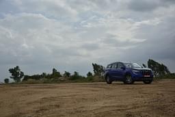 Mahindra Xuv700 Front Right Three Quarter