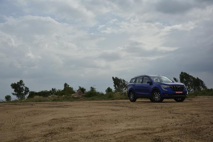Mahindra Xuv700 Front Right Three Quarter