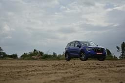 Mahindra Xuv700 Front Left Three Quarter