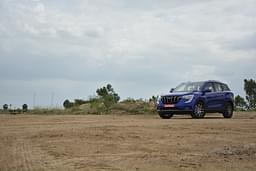 Mahindra Xuv700 Front Right Three Quarter