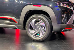 Maruti Suzuki Brezza Front Right Three Quarter Maruti Suzuki Brezza Front Right Three Quarter