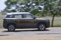 Maruti Suzuki Brezza Right Side View